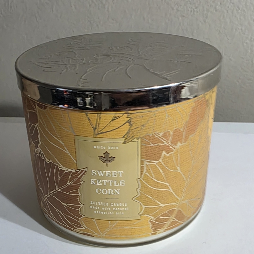 BATH AND BODY WORKS SWEET KETTLE CORN 3 WICK CANDLE- DISCONTINUED
